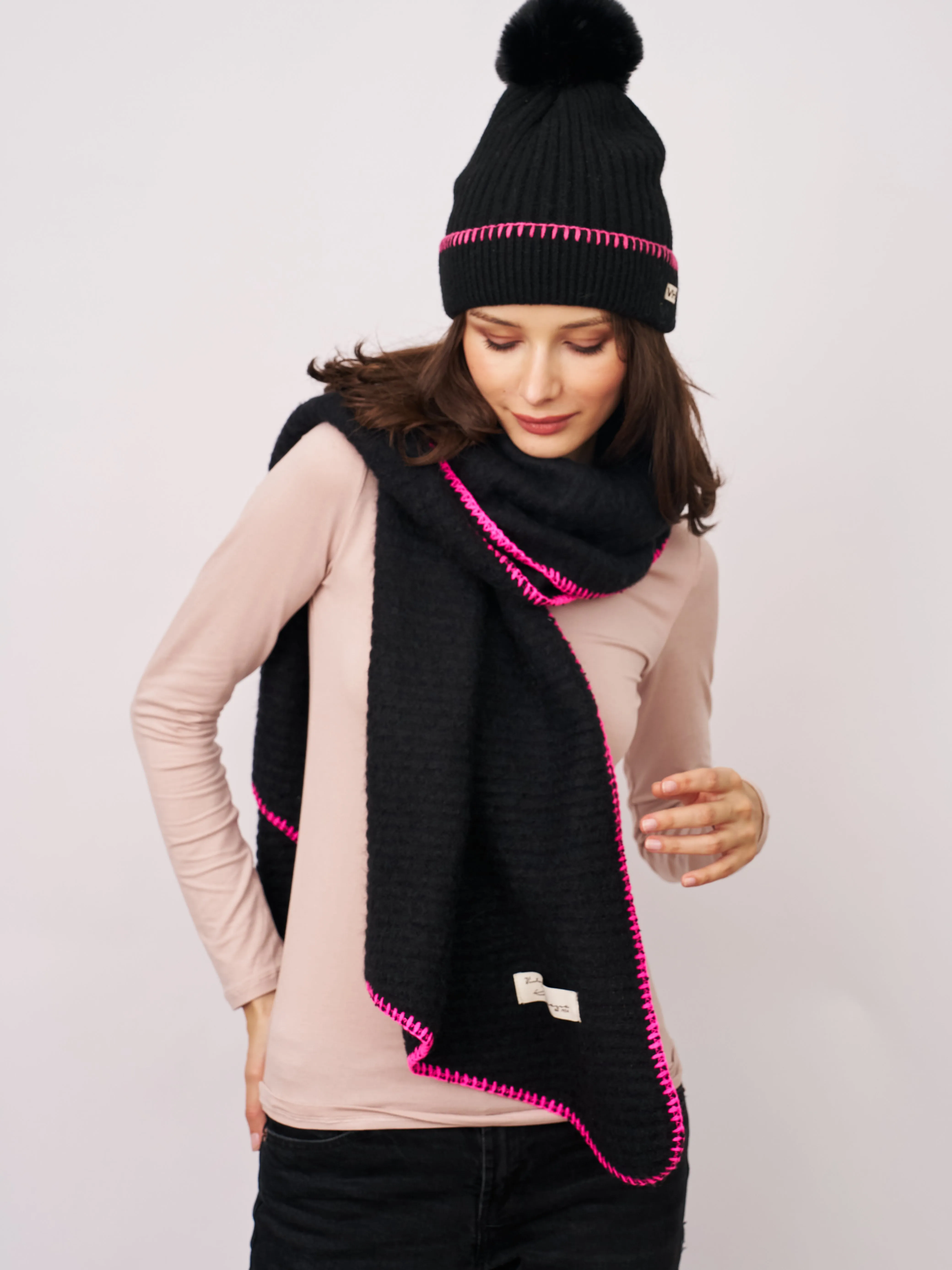 BLANKET STITCH KNIT SCARF - BLACK/B PINK