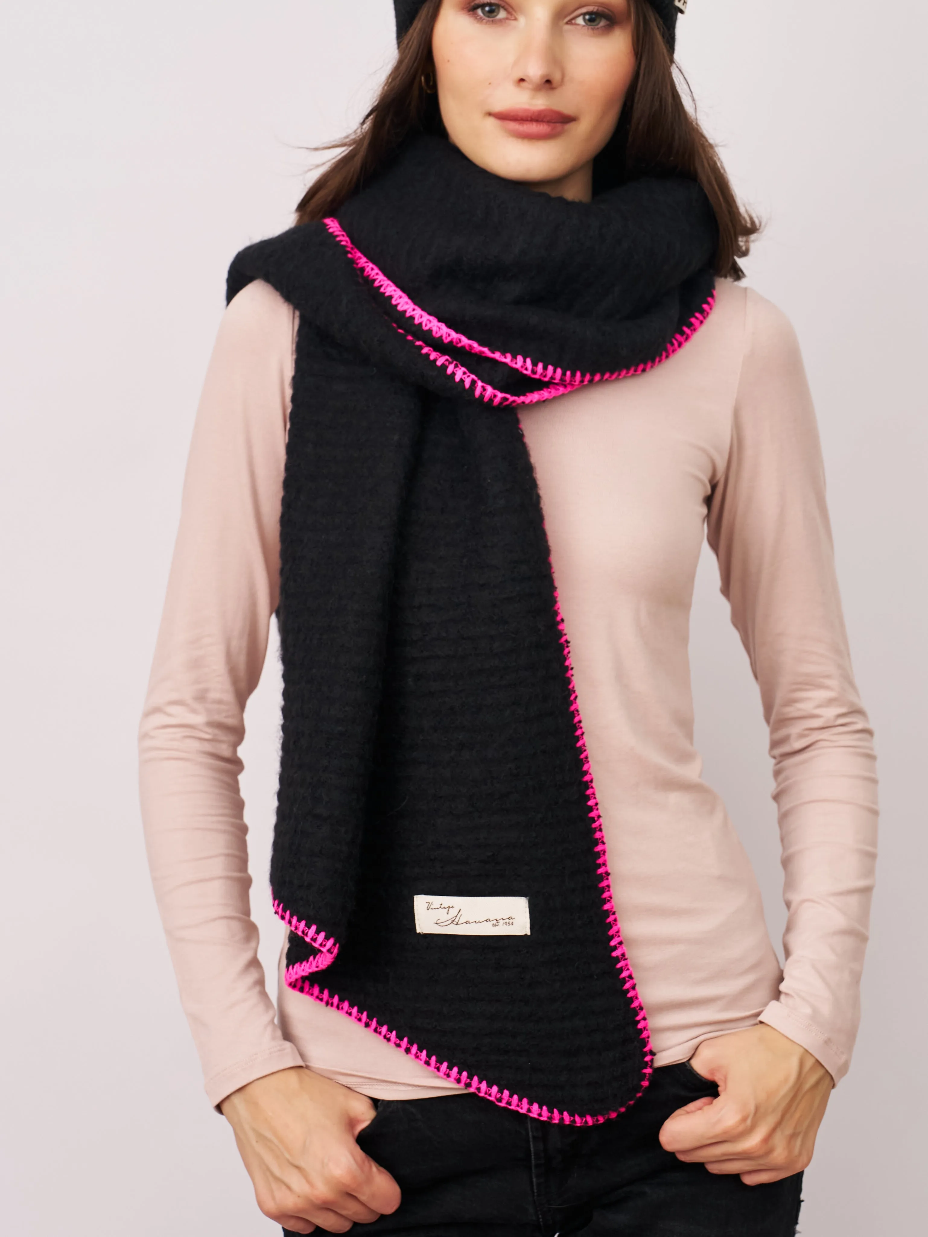 BLANKET STITCH KNIT SCARF - BLACK/B PINK