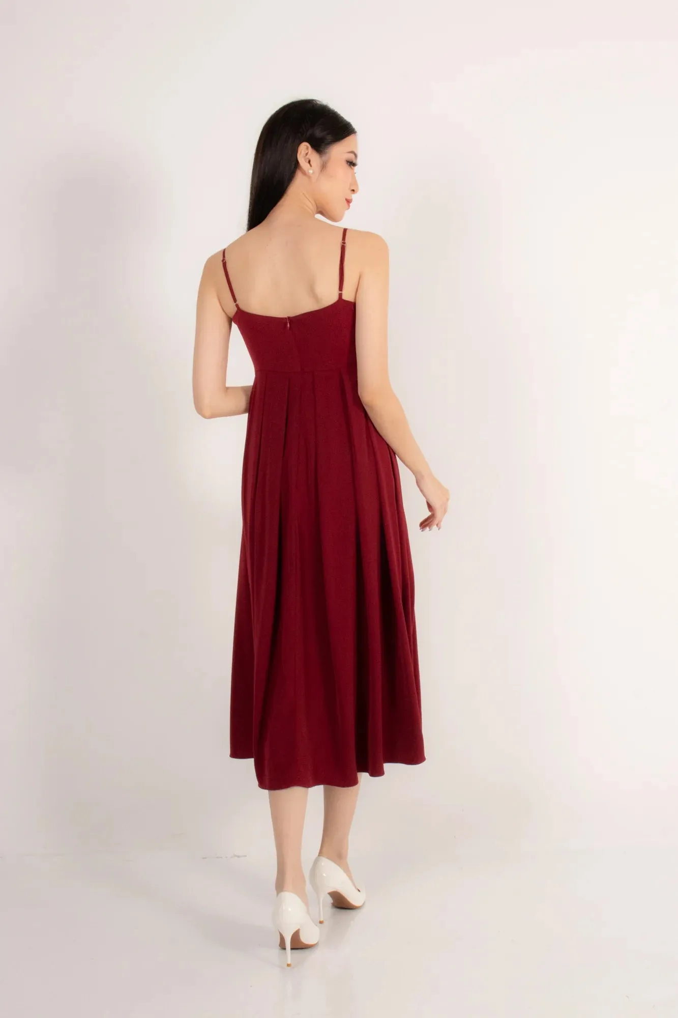 Euylia Pleated Midi Dress in Burgundy