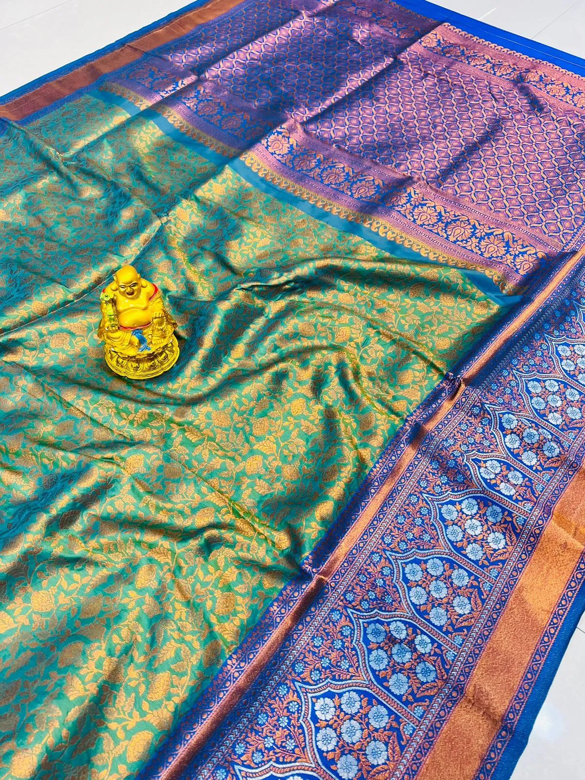 Girlish Sea Green Kanjivaram Silk Saree With Scintilla Blouse Piece