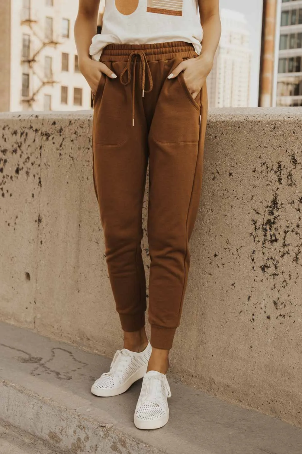 Kourtney Sweatpants in Camel