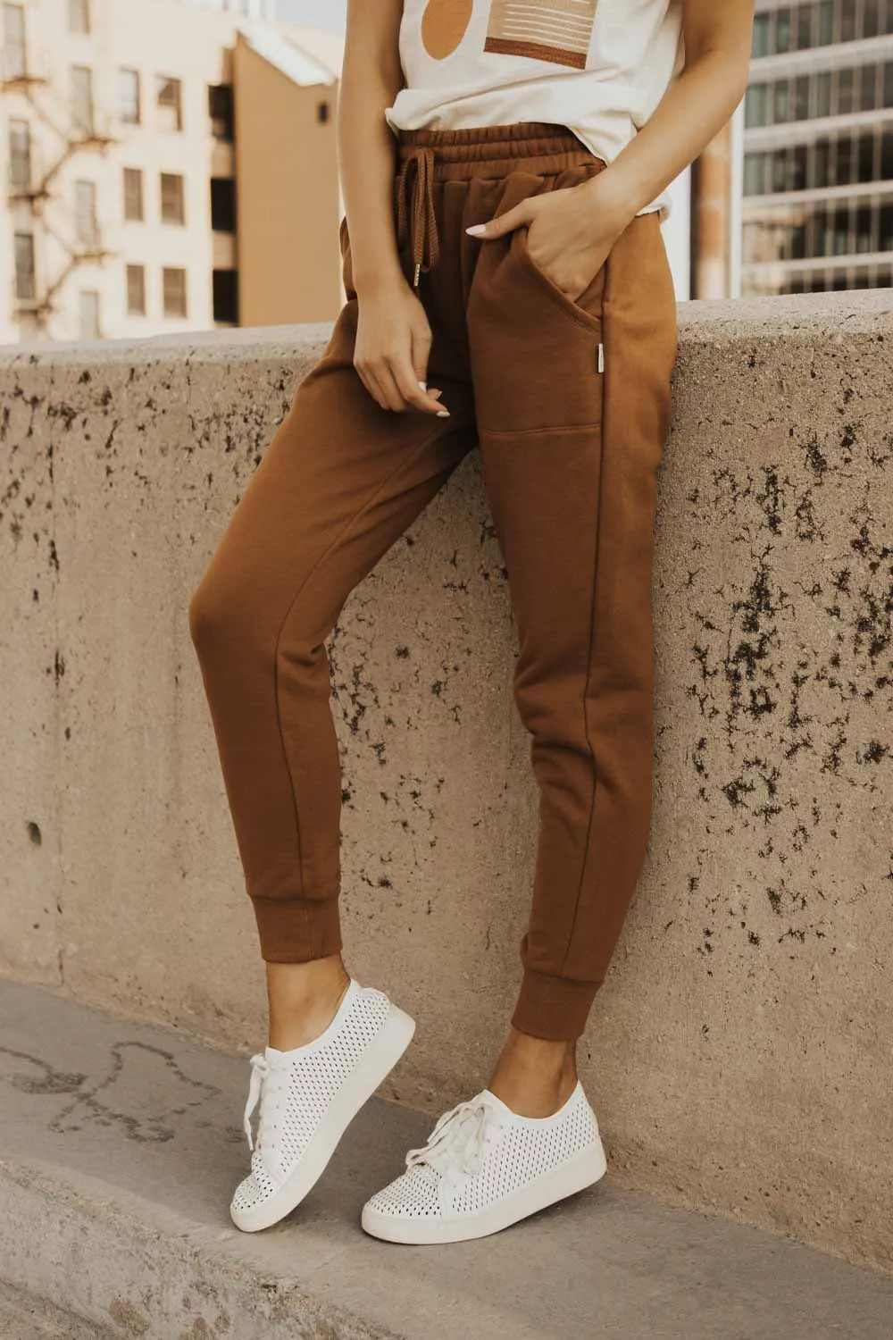 Kourtney Sweatpants in Camel