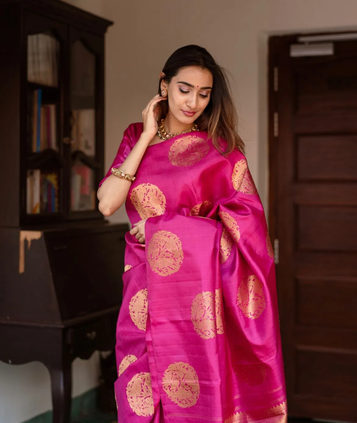 Mesmerising Dark Pink Soft Silk Saree With Skinny Blouse Piece