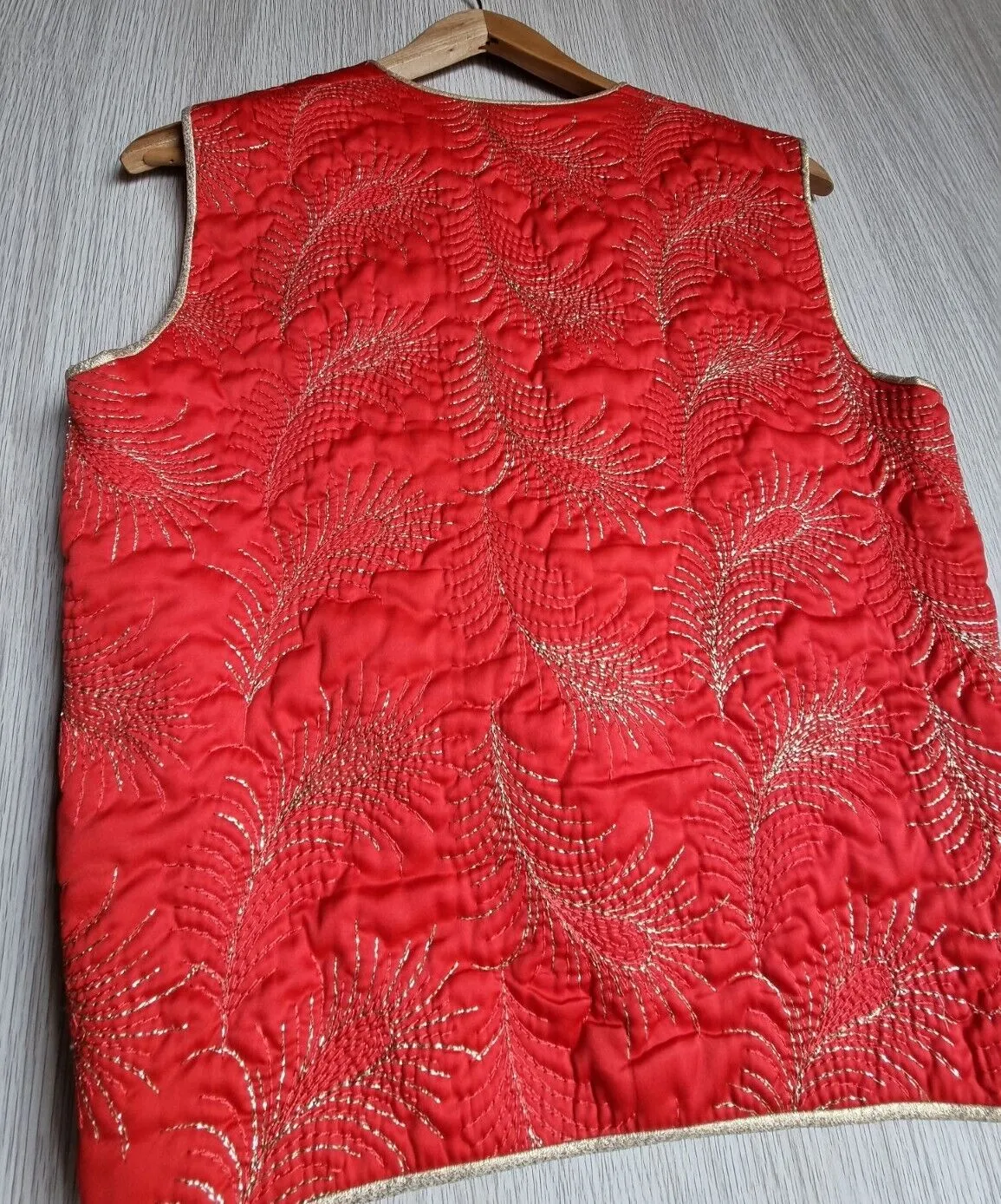 MRed Quilted Vest Gold Feather Embroidery Size Small/