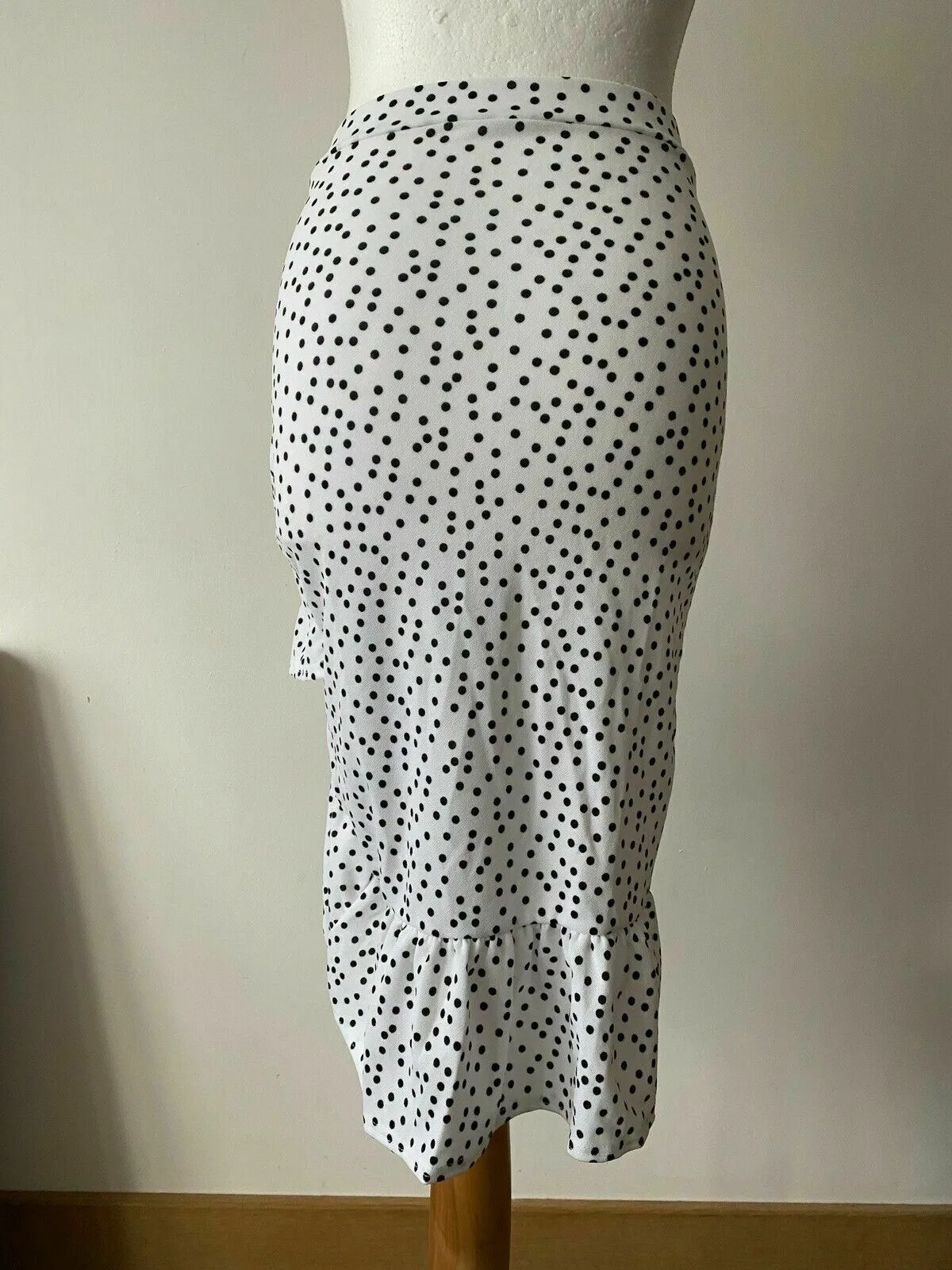 PrettyLittleThing White Asymmetrical Frill MIDI Skirt Size 8 Polka Dot