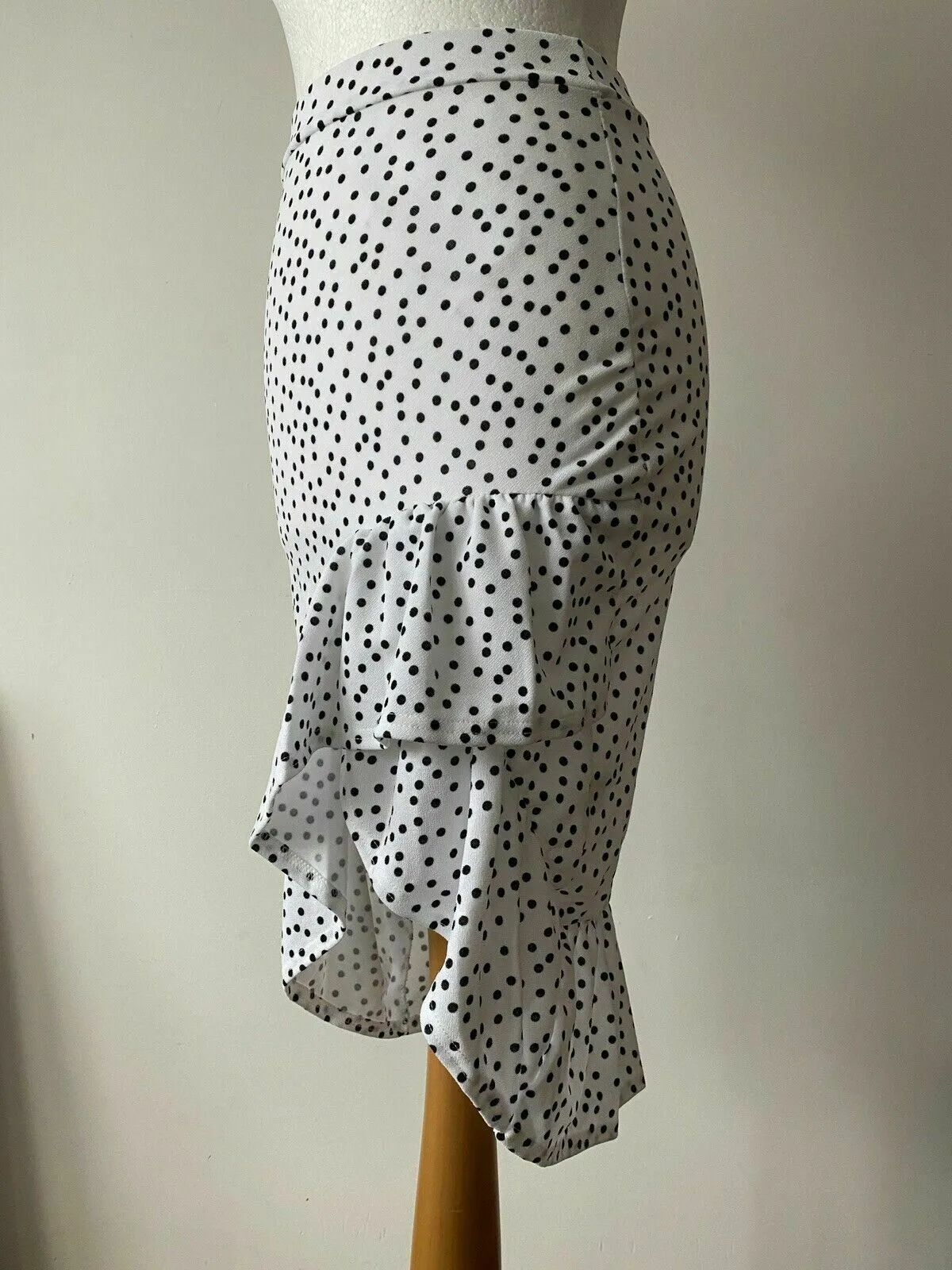 PrettyLittleThing White Asymmetrical Frill MIDI Skirt Size 8 Polka Dot