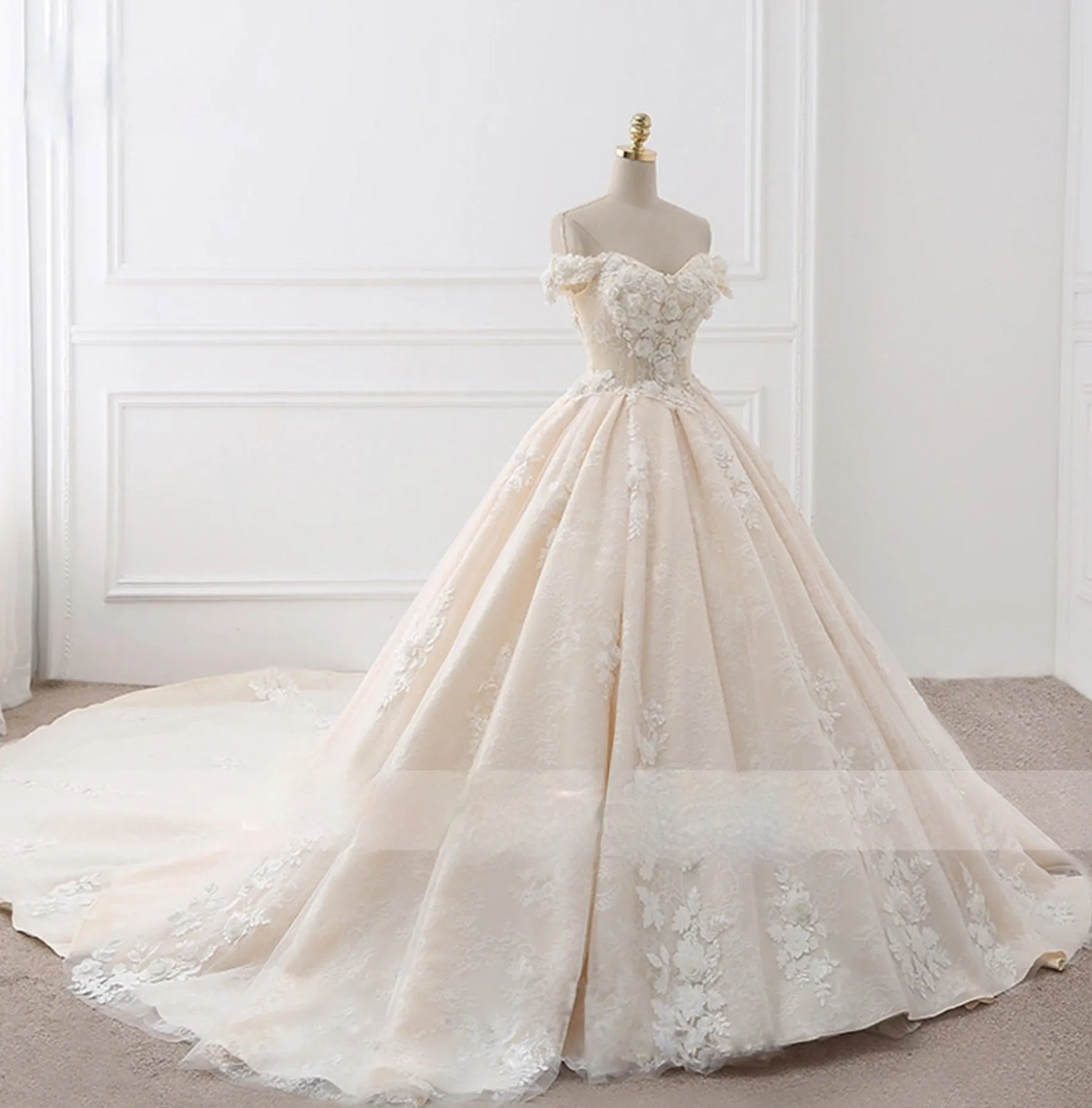 Sweetheart Lace Flower Pearl Beaded A-Line Wedding Dress Bridal Ball Gown