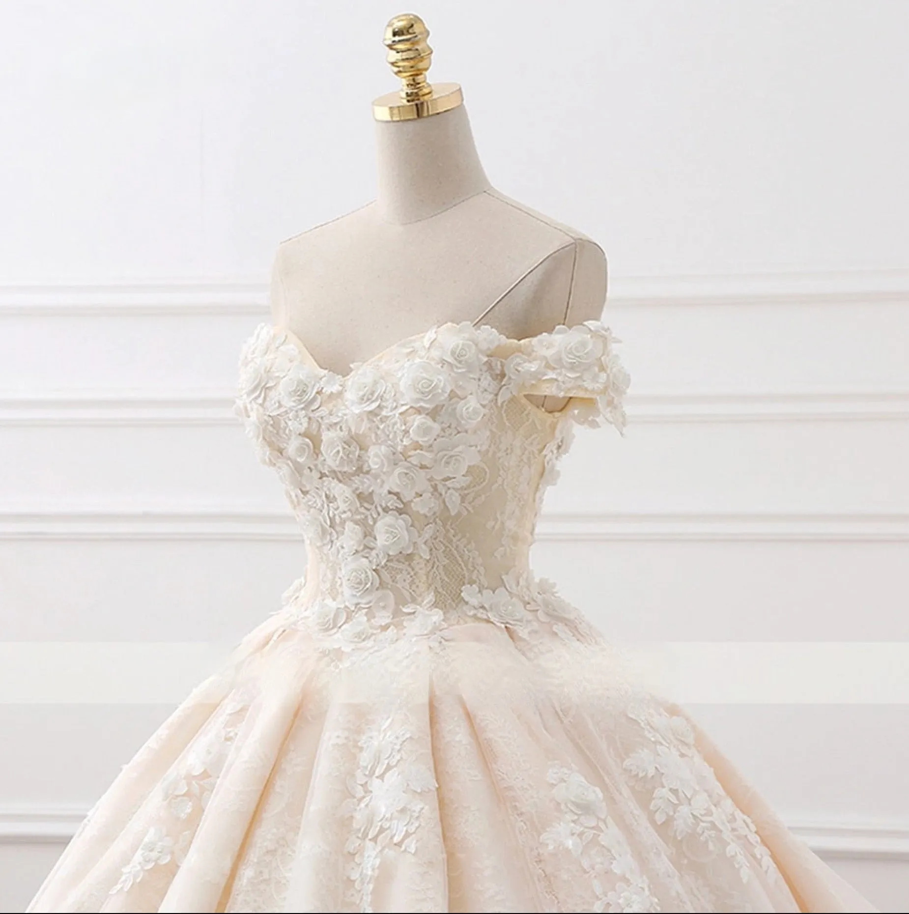 Sweetheart Lace Flower Pearl Beaded A-Line Wedding Dress Bridal Ball Gown