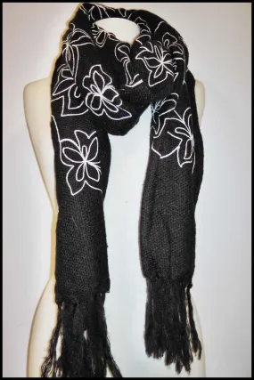 Warm Knit Scarf with Embroidered Floral-edged Patterns